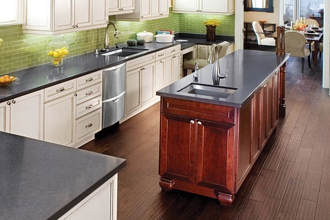 Αυτά τα 8 πράγματα δεν πρέπει να αποθηκεύουμε στον πάγκο της κουζίνας!